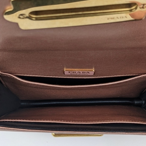 AUTHENTIC PRADA - Picture 2 of 4